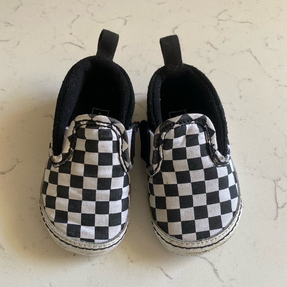 Infant baby vans size 3 side bottom checkered shoes
Black and white